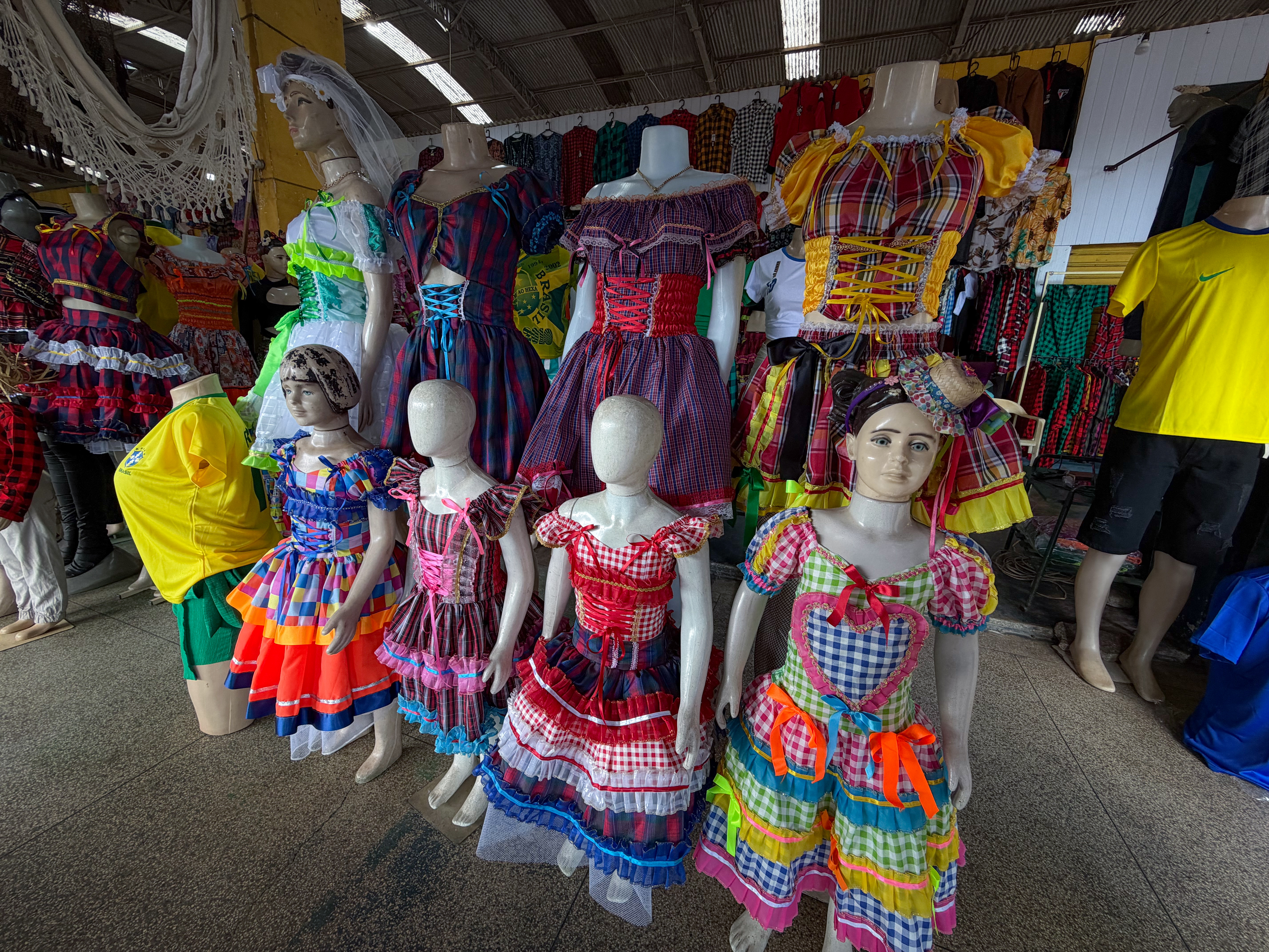 Além da copa, chegada das festas juninas também aquecem comércio no centro de Porto Velho