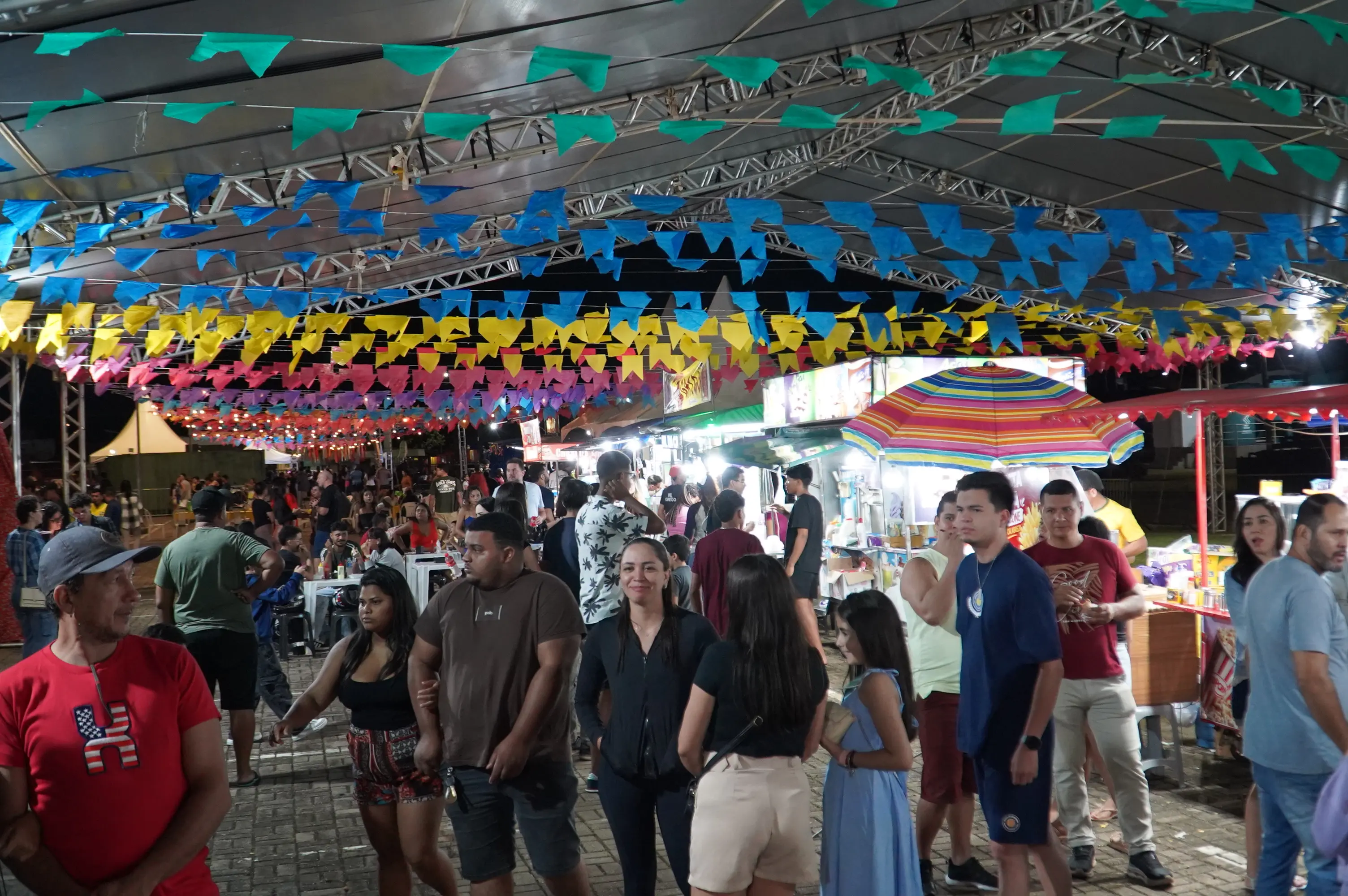 SABORES - Praça de alimentação é um dos destaques do Arraiá do Bera