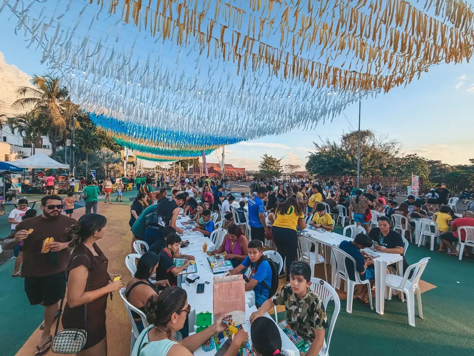 NESTE DOMINGO - Mega encontro na Rua do Hexa terá sorteio de álbuns e 350 pacotes de figurinhas