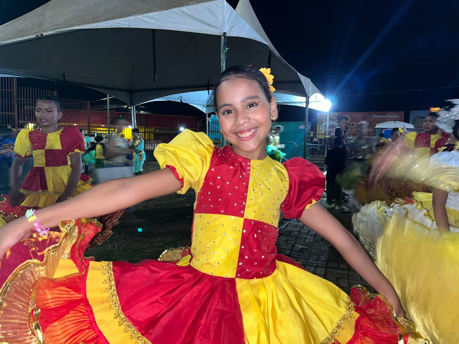 Quadrilhas mirins emocionam público preservando as tradições juninas