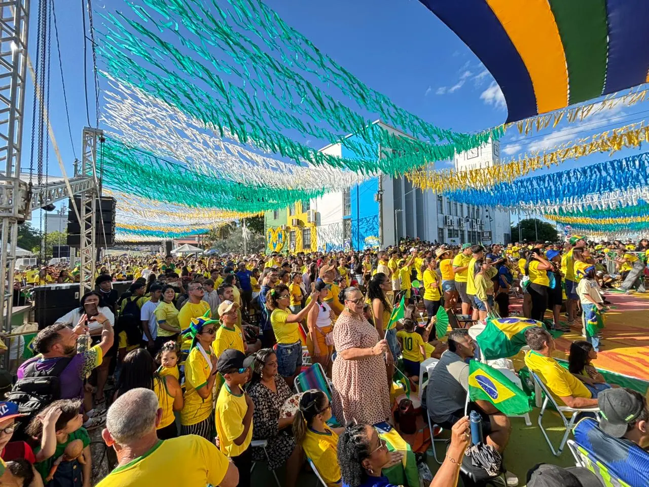 BrasilxNoruega - Torcida de Porto Velho celebra o Brasil na Rua do Hexa com música e conforto térmico 