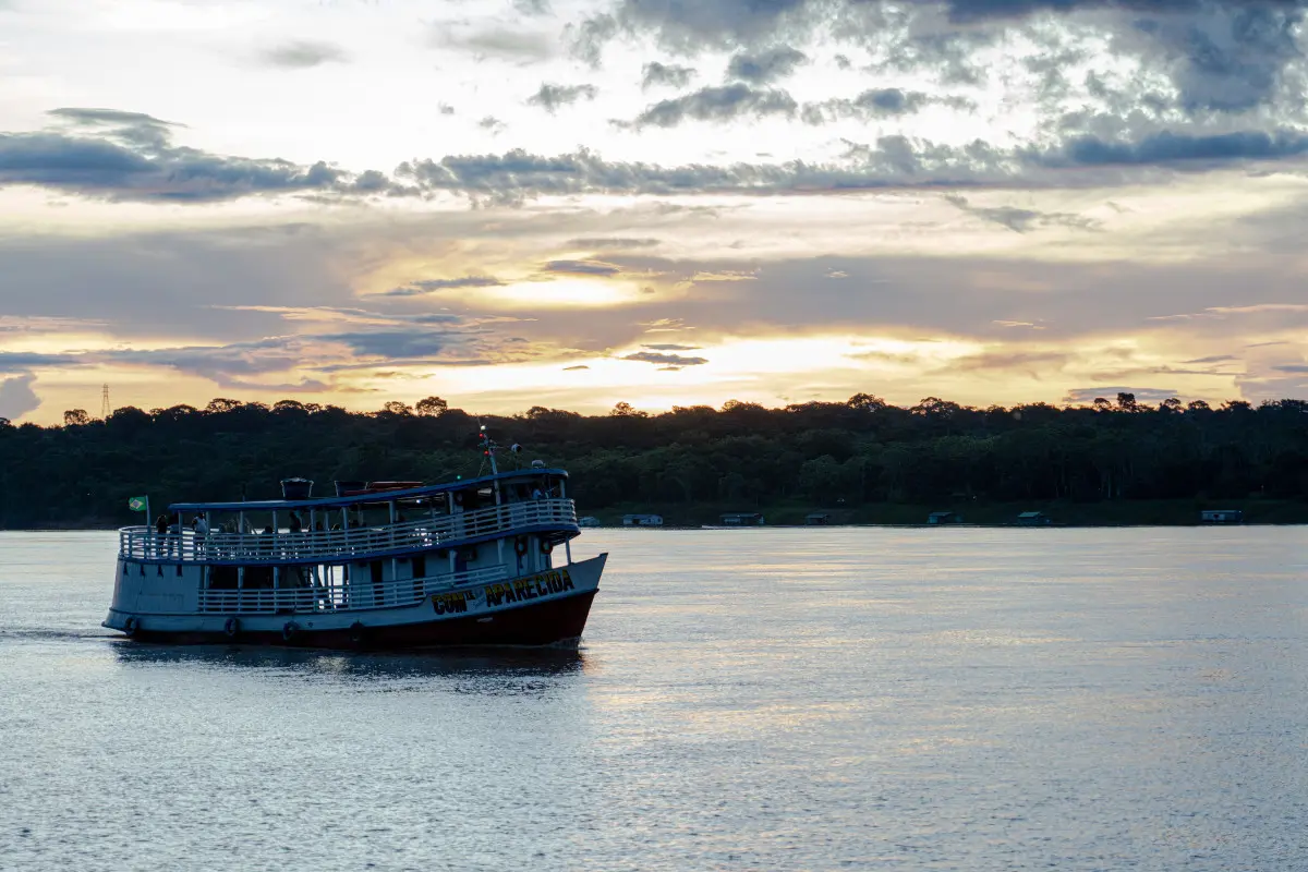 Passeio de barco pelo Rio Madeira integra programação dos 112 anos de Porto Velho