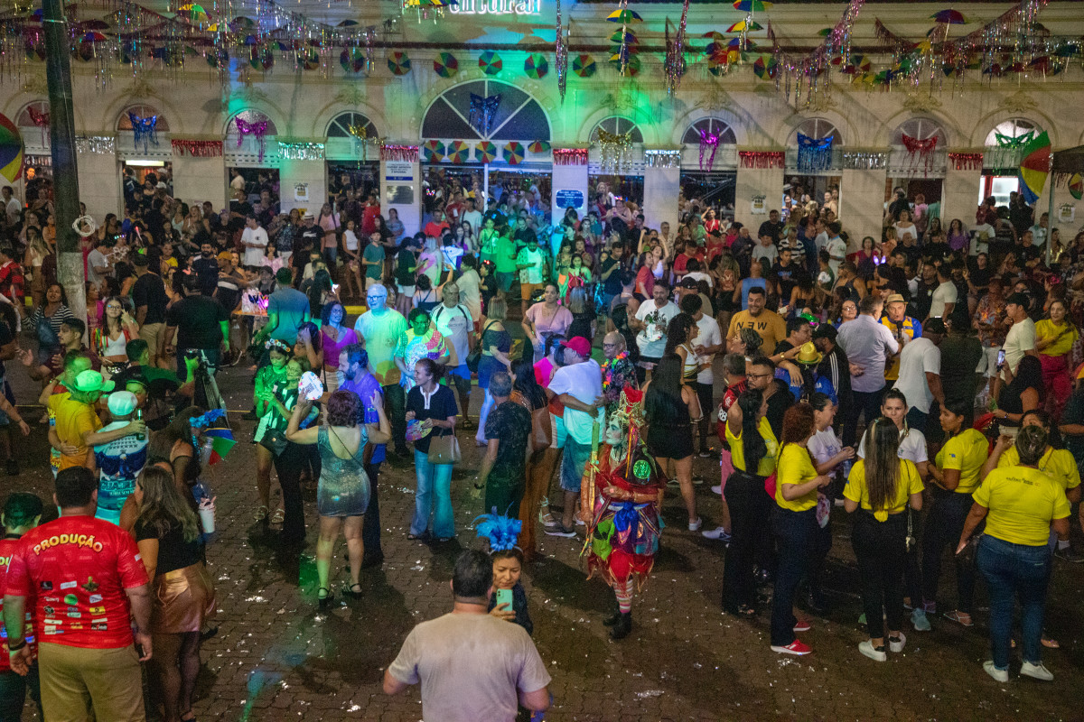 O Baile Municipal acontece no Mercado Cultural
