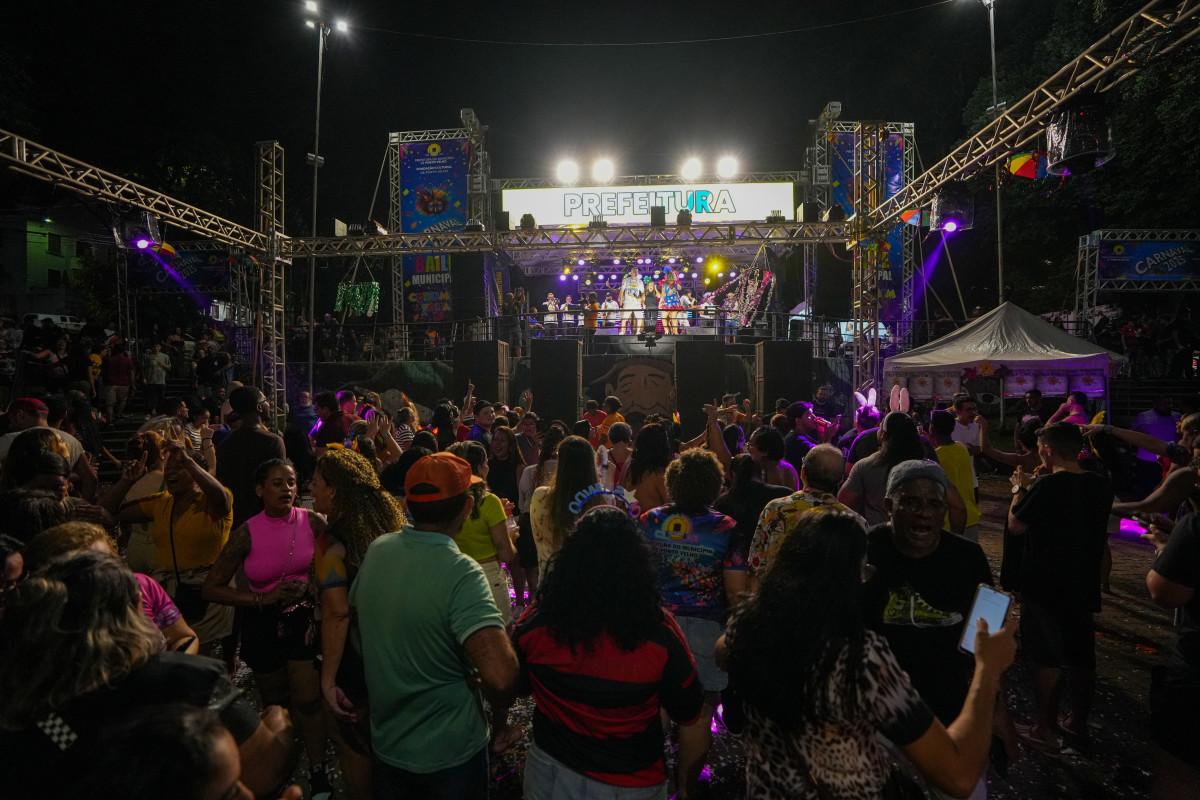 Período momesco foi aberto com o tradicional Baile Municipal, no Mercado Cultural
