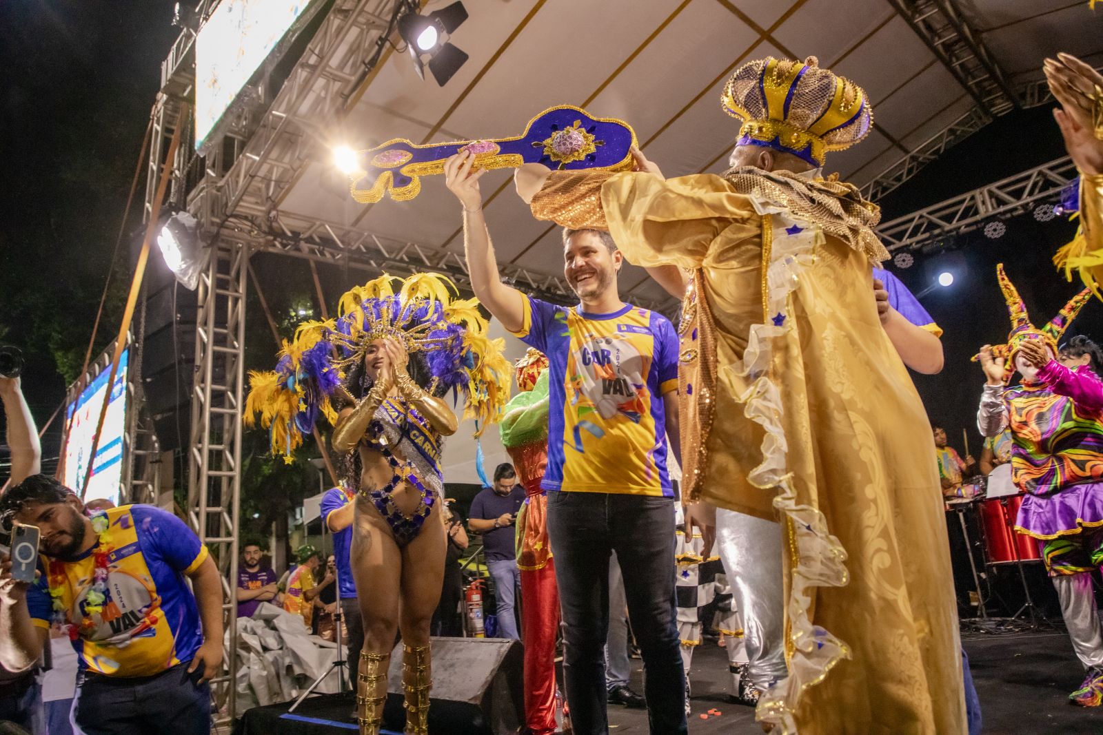 O evento foi marcado pela entrega das chaves da cidade ao Rei Momo