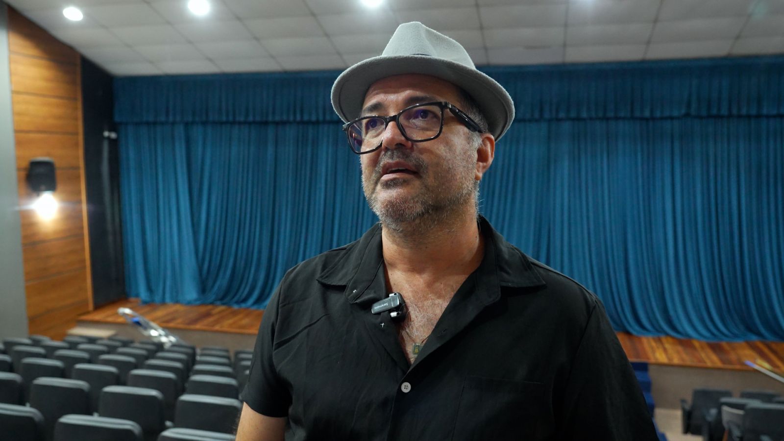 Professor Elcias Vilar trabalha no local há quase duas décadas