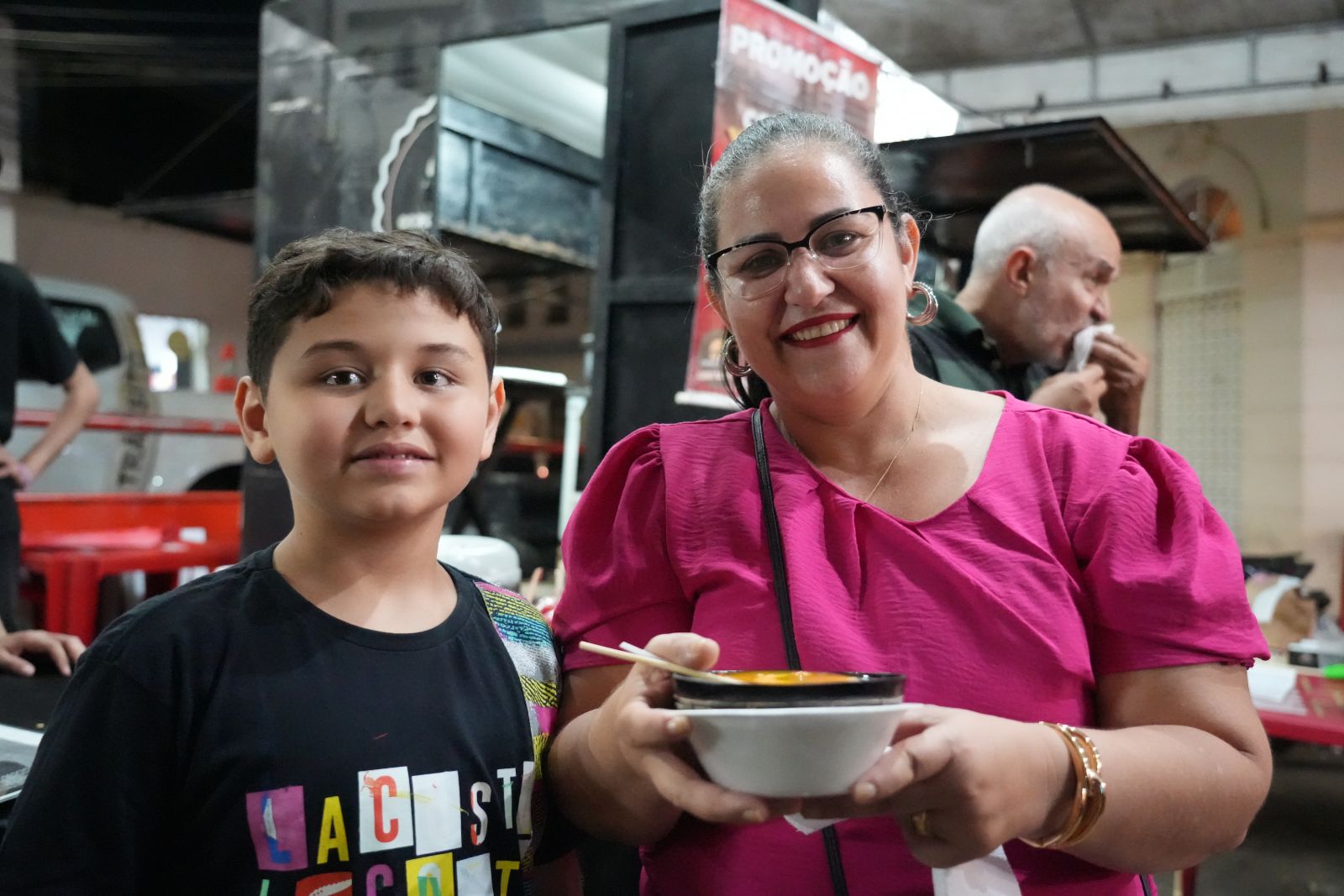 Professora Fran Pereira aproveitou a noite ao lado do filho Andrei 