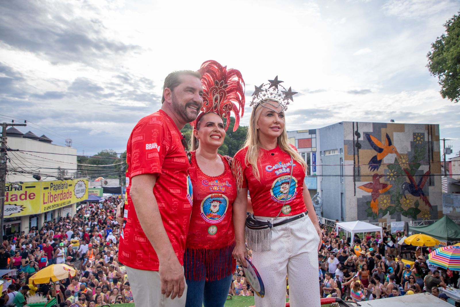 Prefeito com a presidente da Banda, Siça Andrade, e a primeira-dama e deputada estadual, Ieda Chaves