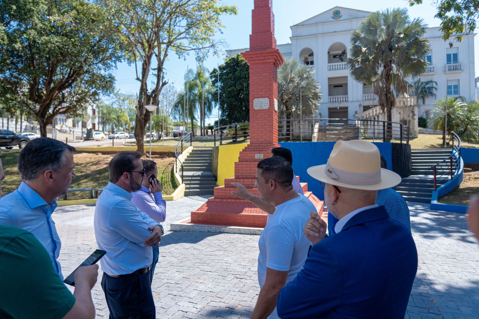 O Obelisco é um monumento alusivo ao centenário da independência do Brasil
