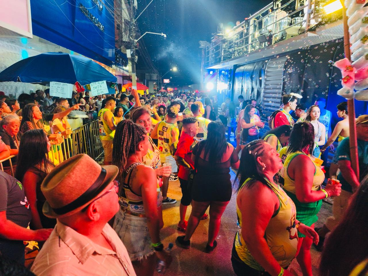 Bloco Furacão da Zona Sul tomou conta da avenida Jatuarana